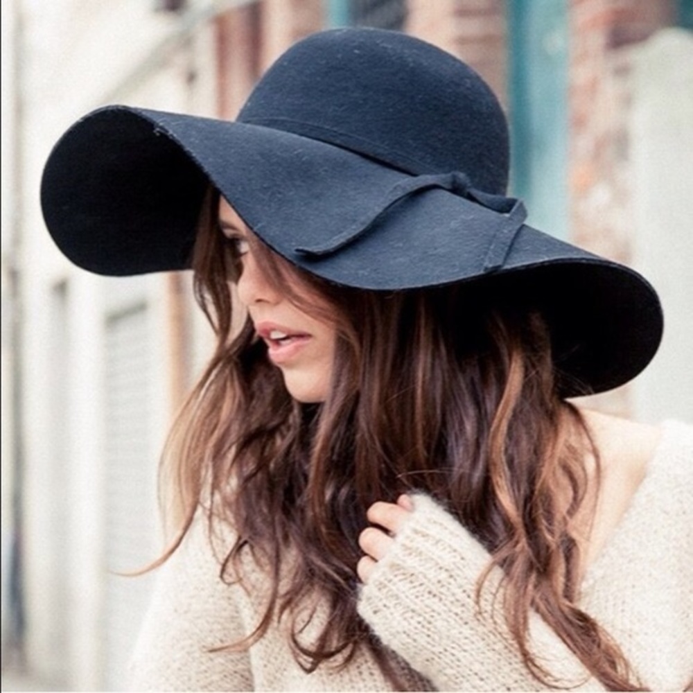 RARE Brandy Melville floppy hat